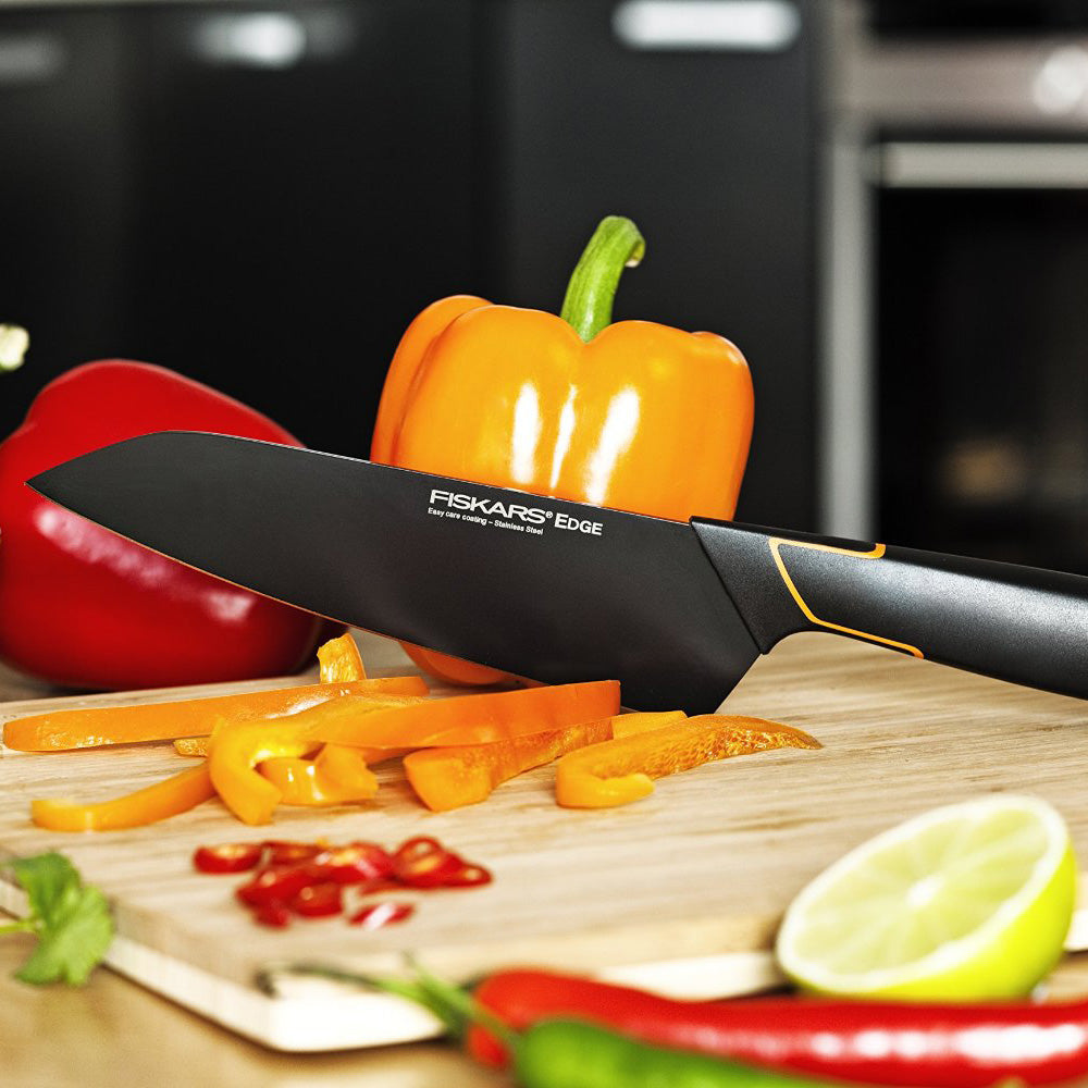 FISKARS Edge Langlebiges Santoku Messer 17cm